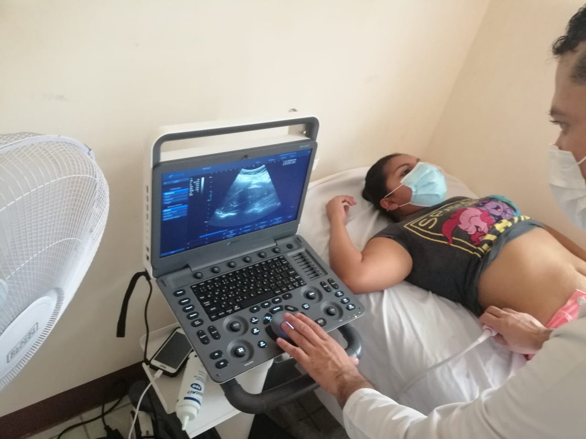 edu22caceres's tweet photo. Atención médica especializada y gratuita a la población de Villa el Carmen nuestro buen gobierno cumpliendo a su pueblo. Daniel presidente! https://t.co/UZintM5dXq