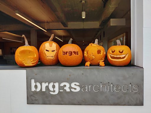 brg3s's tweet photo. Thanks so much for the festive, fall activity from @Daltile last Friday! It's always nice to teak a break and have a creative outlet every now and then. ⁠⠀
⁠⠀
Everyone have a happy Monday!⁠⠀
⁠⠀
⁠⠀
#mondaymotivation #fall #fallfestivities #architects  #pumpkincarving https://t.co/0RuROPHs30