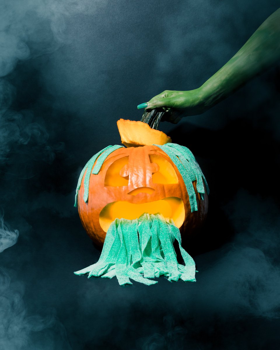 sourstripscandy's tweet photo. Wanna hear something reeeally scary? Halloween without any Sour Strips 😱 GIVEAWAY: Retweet, follow us, and comment down below for a chance to win a box full of FREEE Sour Strips! Two lucky people will be chosen. Gooood luck! 👻 https://t.co/4HeUGgj6rX
