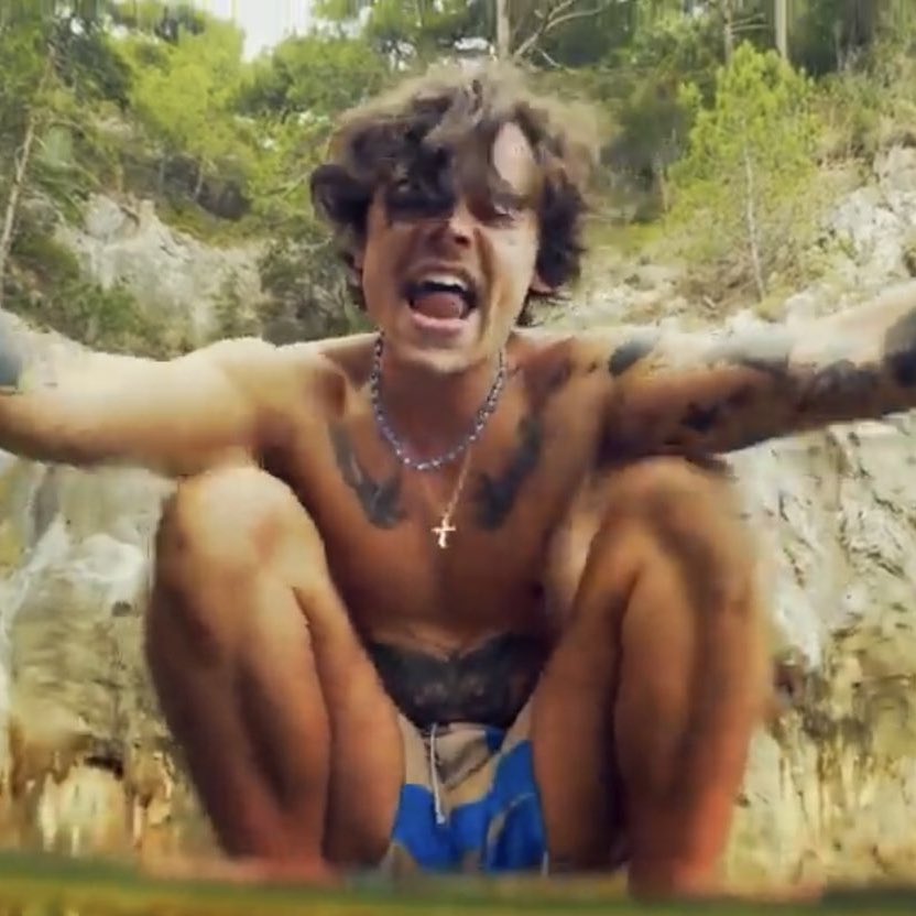 harryzstan's tweet photo. i just think that tarzan harry https://t.co/k7SNPEfL2x