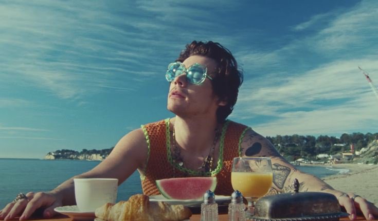 305RUIN's tweet photo. this is harry’s world and we really just living in it https://t.co/qlUNOXtLuS