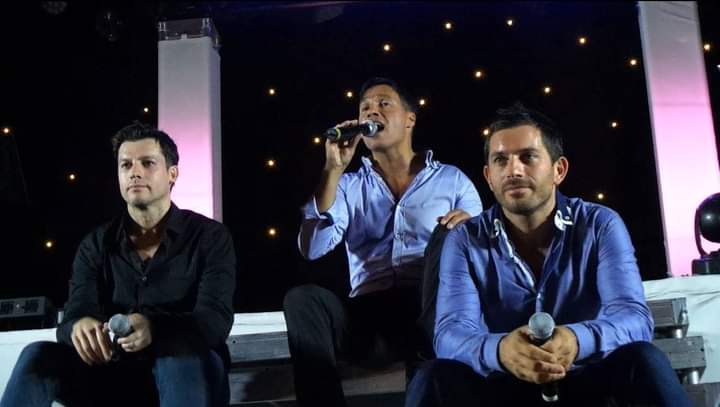 ApartFanpage's tweet photo. #WorldsApart #MyFaveBand #GoodMusic @iamSteveHart @iamNathanMoore @calcooperwa #90sBoyBand #UK #BritishGuys #SpecialMen #GreatPeople #FabMusician #Awesome #SuperTalented #WorldsApartFan #SteveHart #NathanMoore #CalCooper #WorldsApartFanPage #WorldsApartLove #BeautifulSongs https://t.co/rpMblWtyut