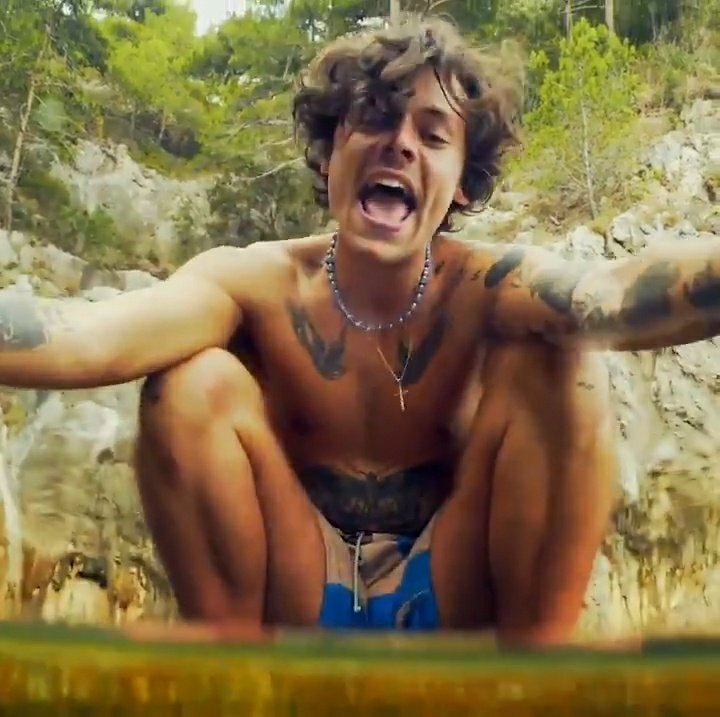 stayhabit's tweet image. esta parte del video me pone soft