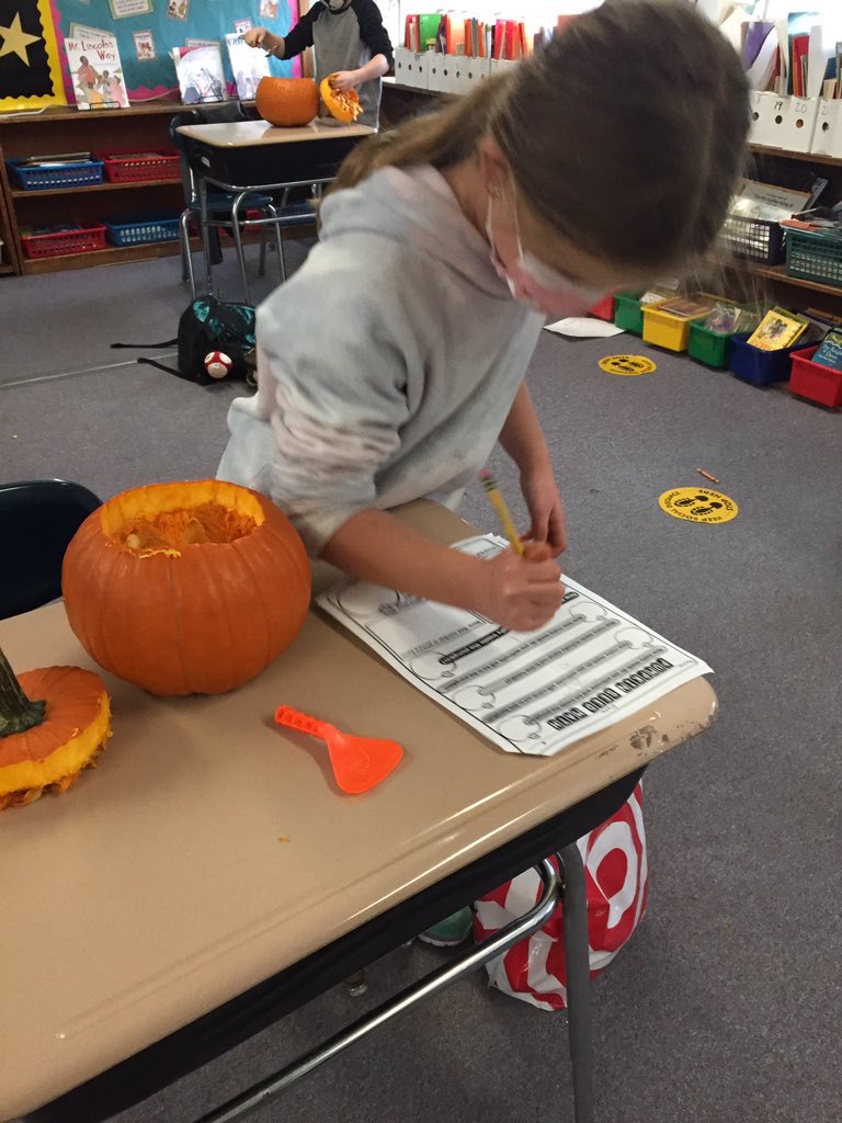kgazard1's tweet image. Covid can’t stop this pumpkin fun. I think they’re happy to have one all to themselves!!! #pumpkinmath #messy @AshlandClockers @MindessClocker