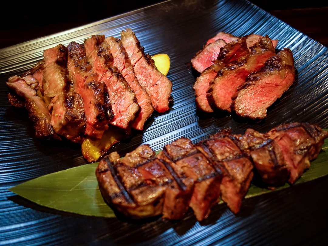 orangebase2015's tweet photo. 本日は「ステーキ3種盛り」で、ロース/ヒレ/モモの食べ比べはいかがでしょうか?
ぜひお試しあれ!
・
★★★ ORANGE BASE ★★★★
https://t.co/UXdIFBqT4E
山口県岩国市麻里布町3-13-14
0827-28-5299
・
#ステーキ #Steak #オレンジベース #orangebase #肉 #肉料理 #レストラン #岩国 #iwakuni https://t.co/EvB2NO1uUd