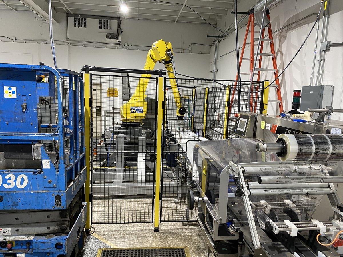 cyltec's tweet photo. Get on the #DryIce Train! Ed Mueller, Co-Pres of @weldersupply,  has recently installed a new dry ice operation -"CryoCarb- at their Beloit IL plant. One pretty slick operation!

#co2 #carbondioxide #gasindustry #cyltec_inc https://t.co/w4SpnqTuR1