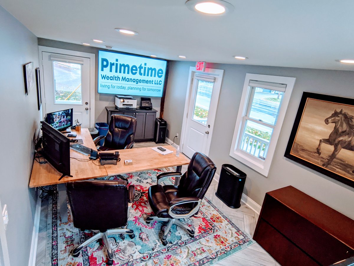 primetimewealth's tweet photo. My office is almost complete.  Here is my workstation. https://t.co/602fGoOopW