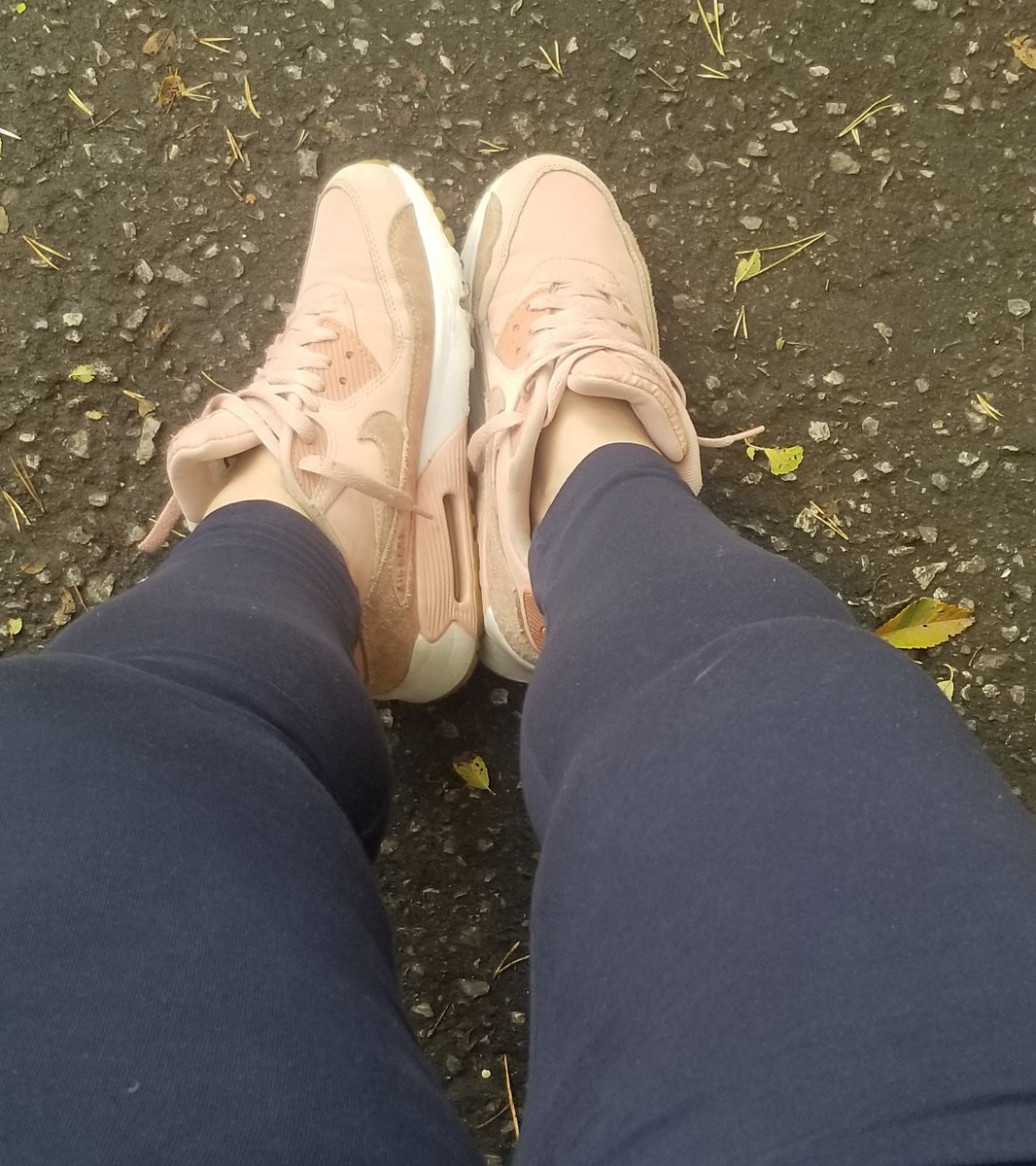 missy_dee_0021's tweet photo. Todays Kicks of The Day♡ #KOTD #Nike #AirMax90 #SE #LTR #RustPink #CoralStardust #White #FeetForTheStreets #Sneakerhead
Fall is definitely here.... 🍁🍂🍃 https://t.co/yJoEvHW8oq