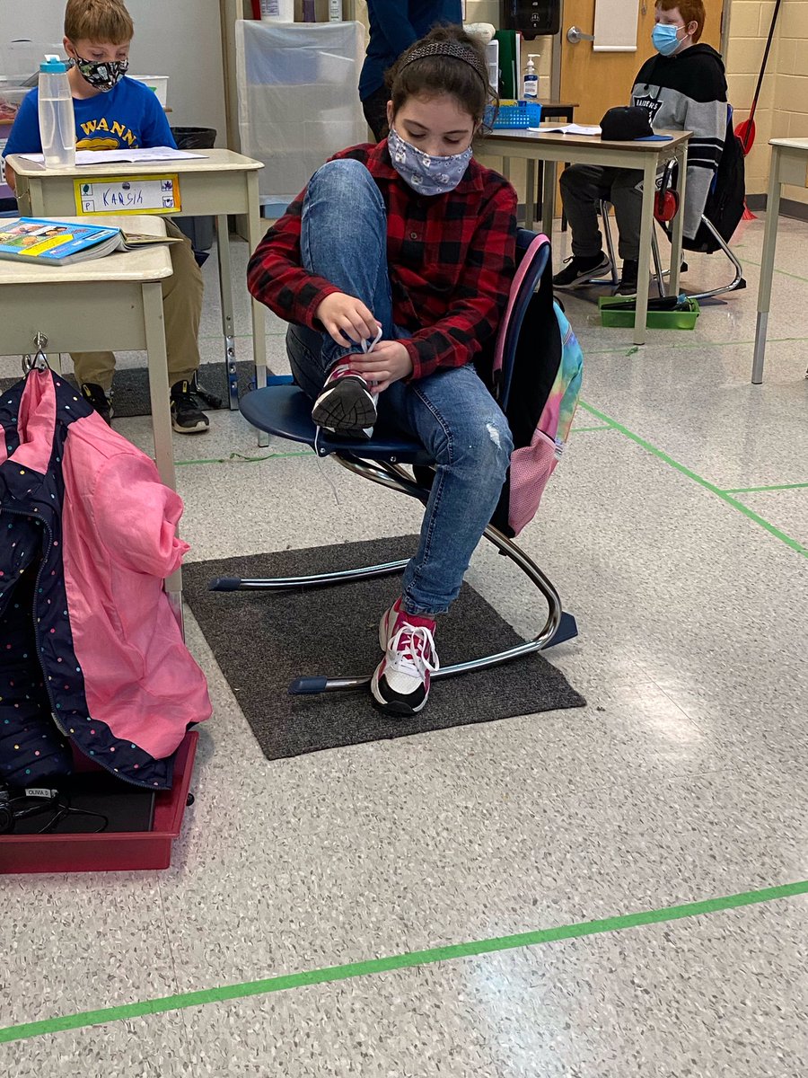 MsKellerPCB's tweet photo. Shoe tying success!! She was so proud of her her new lace up shoes, and her ability to tie them. #lifeskills #shoetying #practicemakesperfect @MrRiversPCB @PC_dolphins https://t.co/5s7OKaW60B