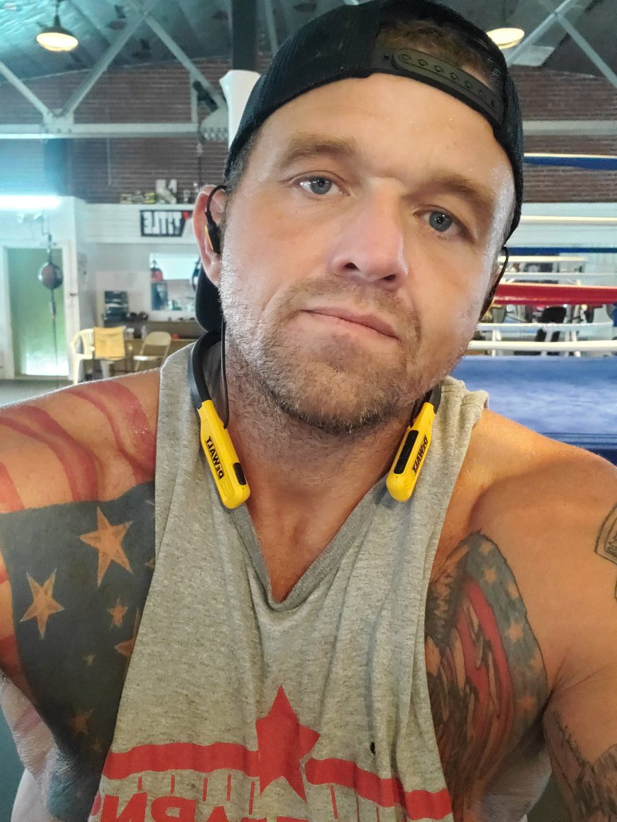 jcarver1985's tweet photo. "When you want something fight. Fight until you have nothing left"
#JCPromotions #HelloImChristianJames #WWE #NXT #WildcatBoxingClub https://t.co/W2GKewcVhC