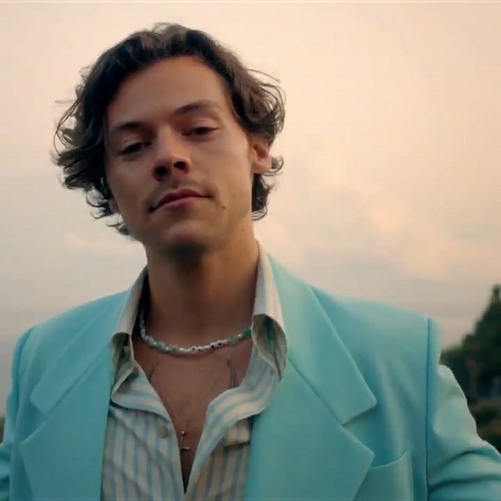 hiatusbarnes's tweet photo. o sorriso, as risadinhas, o olhar pra câmera, o cabelo, harry styles é capaz de hipnotizar qualquer um facilmente
#Golden https://t.co/0fDpvzaFR6