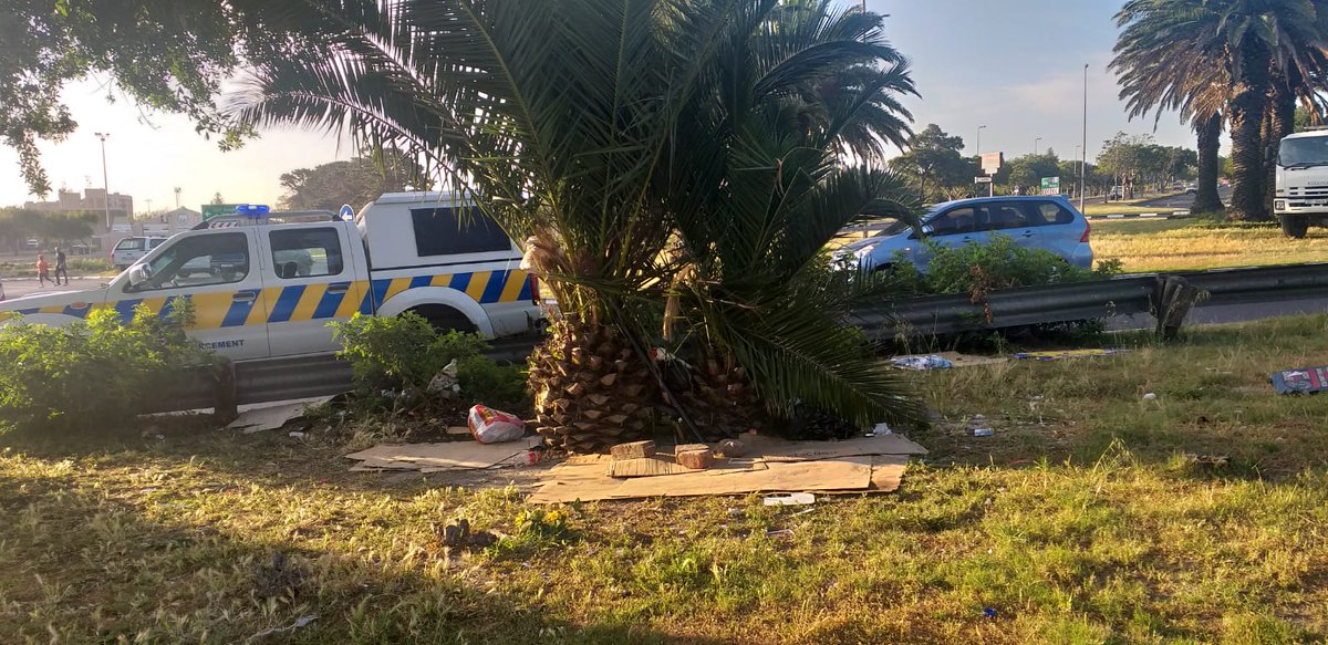 LizeB82's tweet photo. I have been struggling for 4 months to get rid of vagrants right infront of my house.. @Our_DA every week Law Enforcement have to remove them 2 - 3 times a week https://t.co/UlC4C01OUu