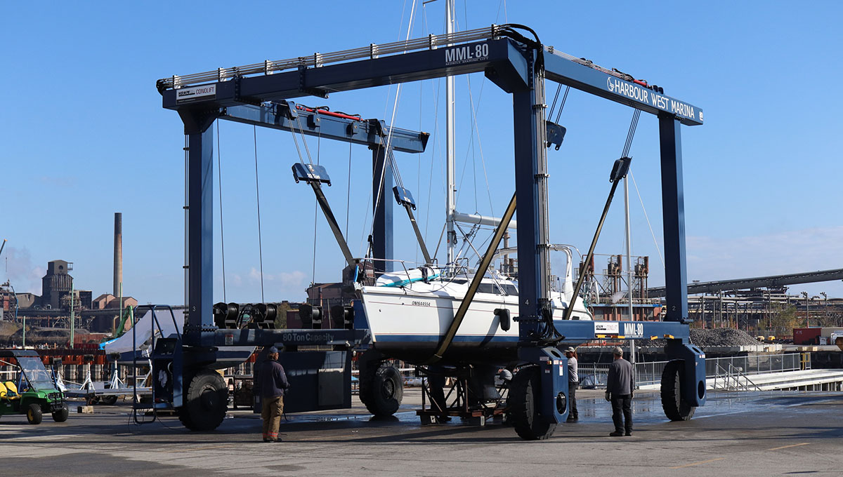HOPAports's tweet photo. Haul out is in full swing at Harbour West! Marina staff are working hard to get boats out of the water and our storage facility in Hamilton is filling up quickly. #HarbourWestMarina #BoatingON https://t.co/2wZowR5dC6
