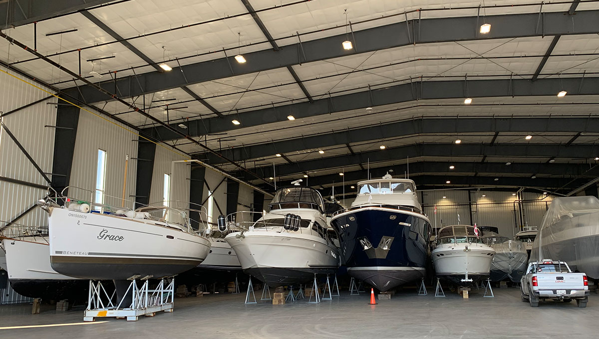 HOPAports's tweet photo. Haul out is in full swing at Harbour West! Marina staff are working hard to get boats out of the water and our storage facility in Hamilton is filling up quickly. #HarbourWestMarina #BoatingON https://t.co/2wZowR5dC6