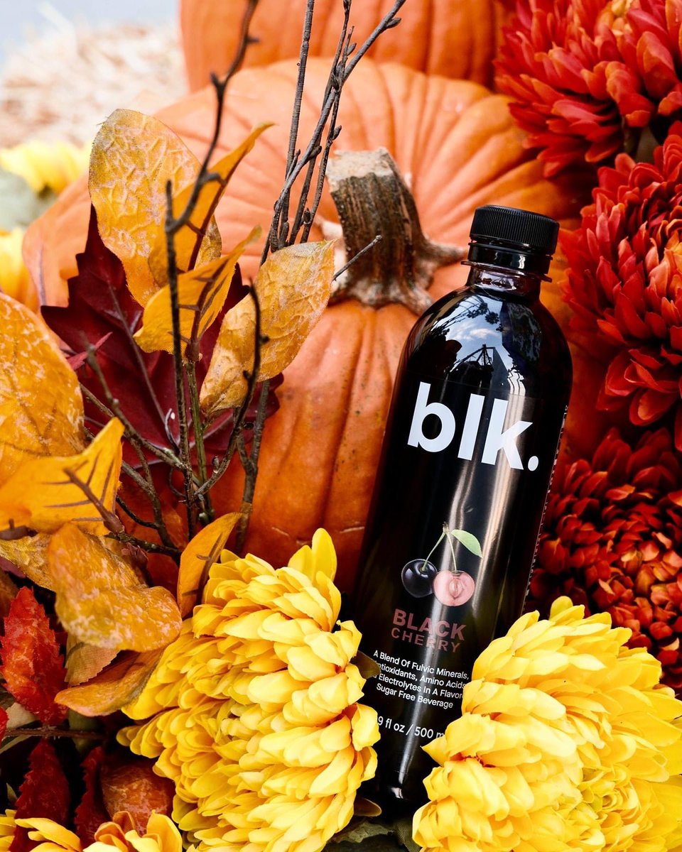 Autumn leaves and pumpkins, PLEASE! 🎃 Happy #NationalPumpkinDay 🎃 
-
-
#blkwater #blklifestyle #halloween #pumpkin #fallvibes