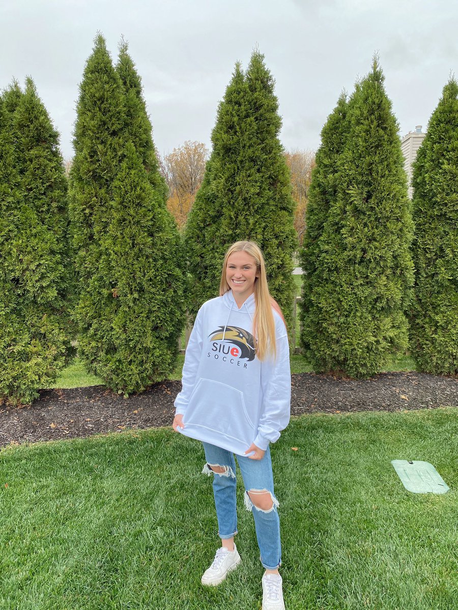 carolinelutz_'s tweet photo. I could not be more excited to announce my commitment to play division 1 soccer at Southern Illinois University Edwardsville! I want to thank my family, friends, teammates, and coaches who have helped shape me into being the best person &amp; player I can be. GO COUGARS❤️❤️#RollCougs https://t.co/cQjqqCoFY3