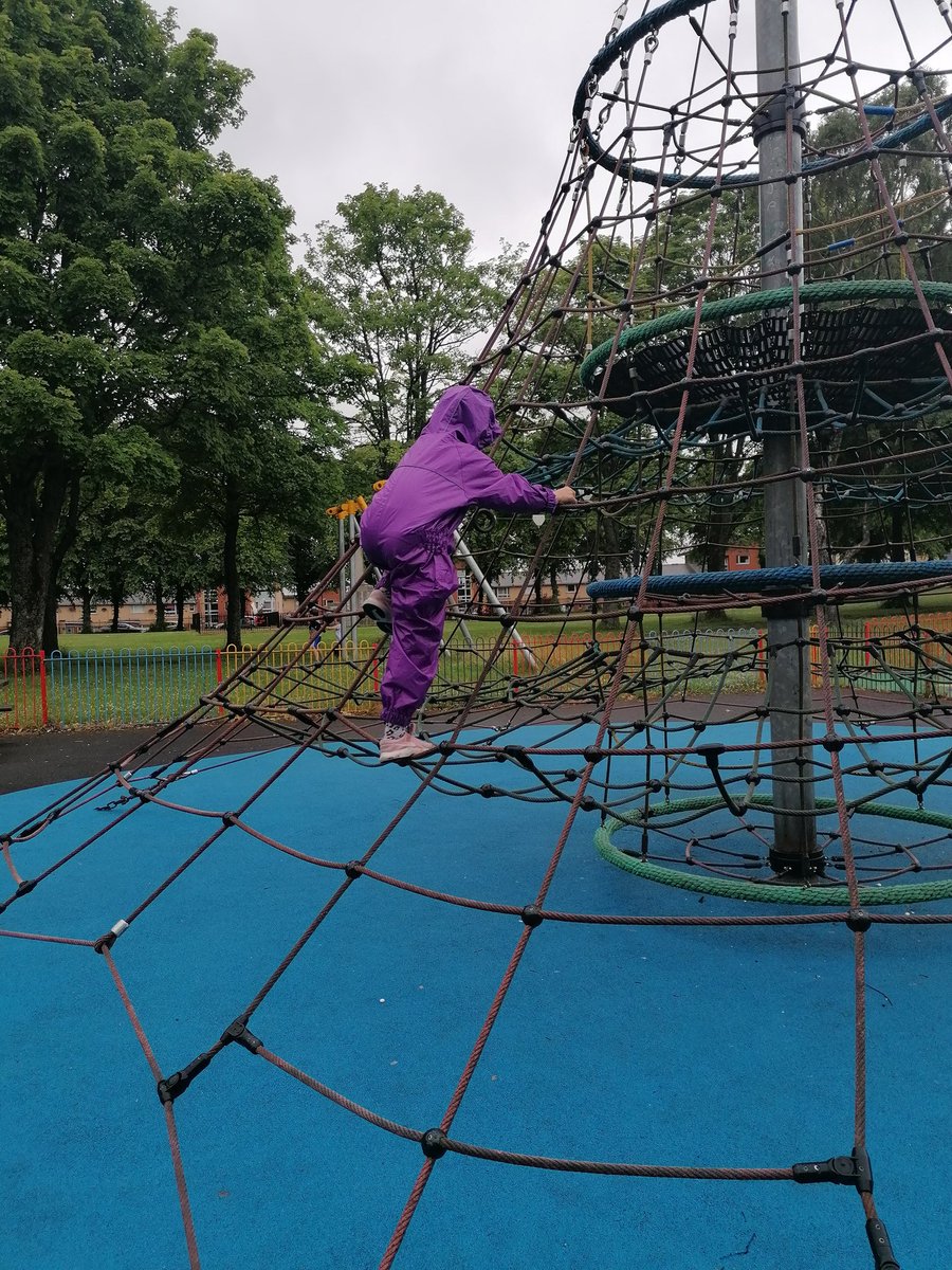 MissTK1888's tweet photo. So last week's total step count from Mon 19th to Sun 25th is 100,418 steps. We walked to the park on the weekend and Aoife got to play. #stepintooctober @stjohnsERC https://t.co/IJkL8atm1O