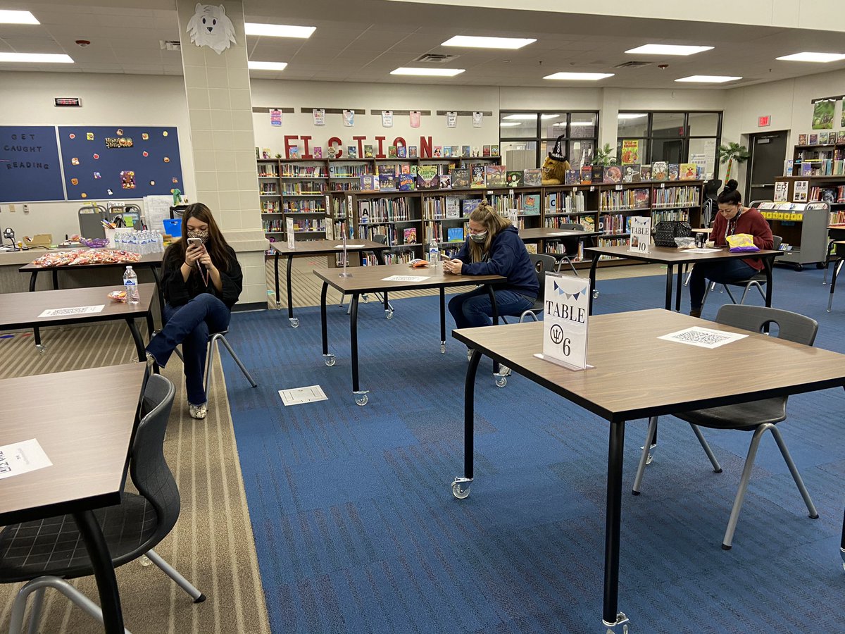 MrsRosserDLC's tweet photo. Listening to our teachers needs! Some of the topics covered during our Lunch and Learn today...Explicit Sheltered Instruction, Advanced Features of Flipgrid and Reading and Math Strategy Groups, oh my! @MrsMcCue_LC @stansells1 #LoveWhereYouWork @LiscanoElem https://t.co/OpdtL34c0A
