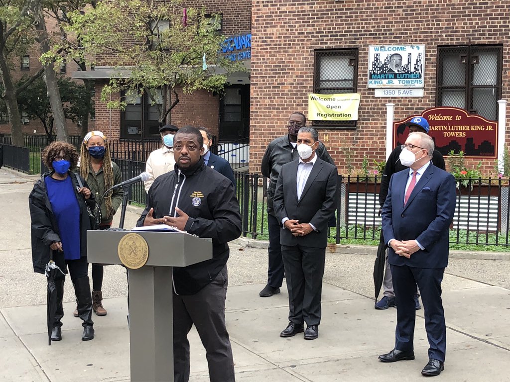 BrianBenjaminNY's tweet photo. As winter approaches, the tenants of King Towers &amp; so many other residents of NYCHA are concerned about basic housing needs like heat &amp; working elevators once again. We need a transparent plan from NYCHA on how they are prioritizing these issue during these unprecedented times. https://t.co/Fm1QPygeaq