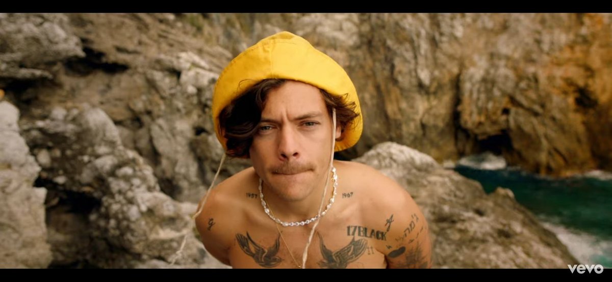 Febinaaz's tweet photo. Uuu ngena banget huhu😭😭
#Golden 
#HarryStyles https://t.co/RsqO4lh527