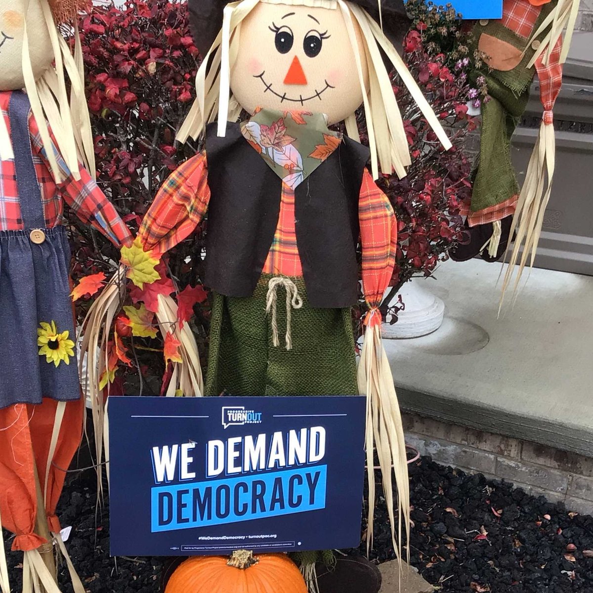 TurnoutMichigan's tweet photo. Spreading some #VotingMatters Fall decor on the timeline. Only 8 days left until election day! #MIVotes https://t.co/zrWkp74teF