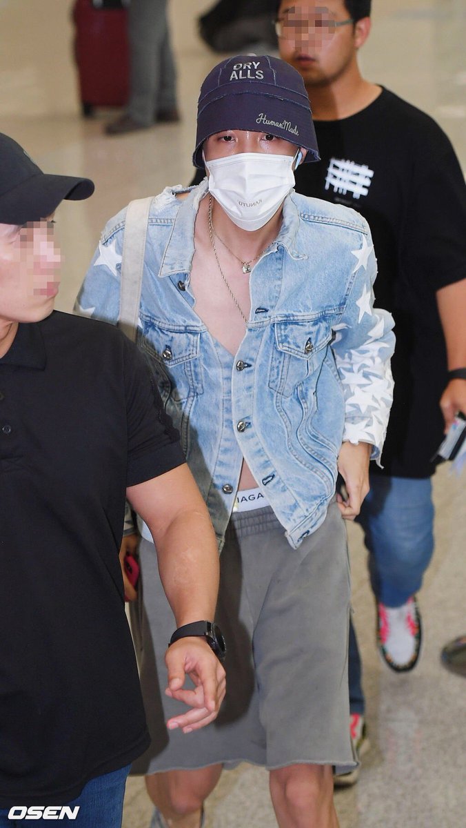 A thread of Jung Hoseok’s iconic airport fashion: