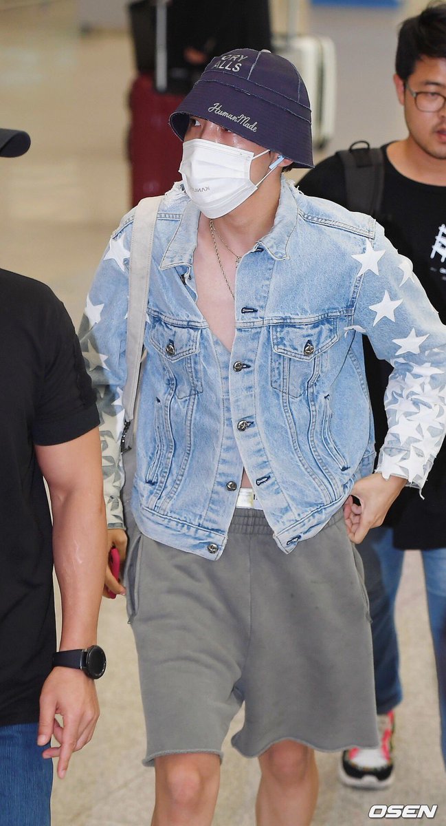 A thread of Jung Hoseok’s iconic airport fashion: