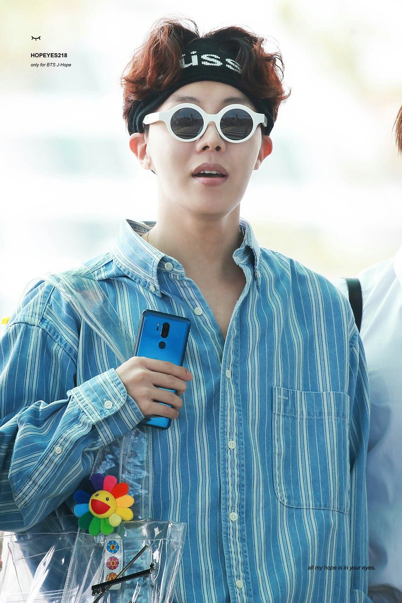 A thread of Jung Hoseok’s iconic airport fashion: