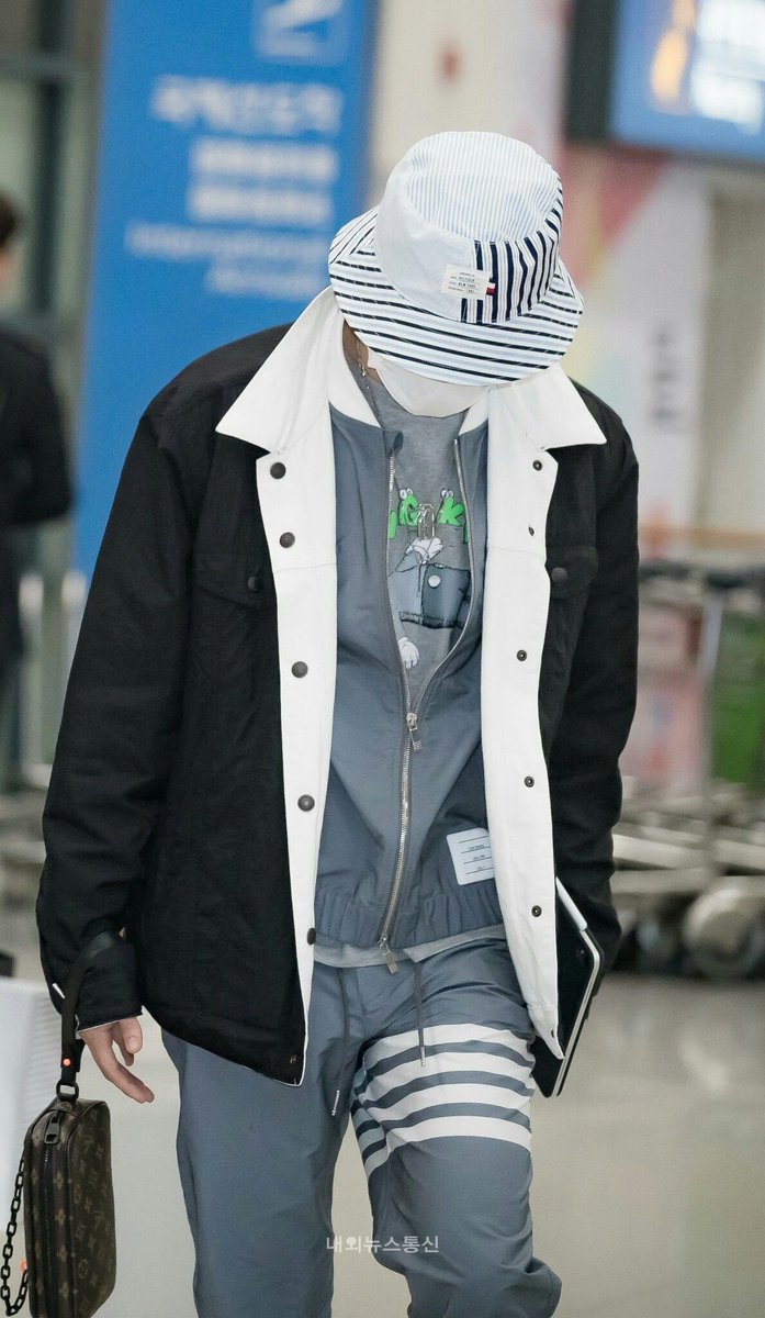 A thread of Jung Hoseok’s iconic airport fashion: