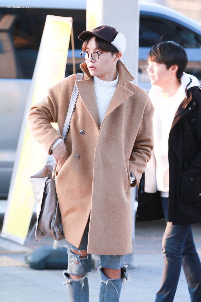 A thread of Jung Hoseok’s iconic airport fashion: