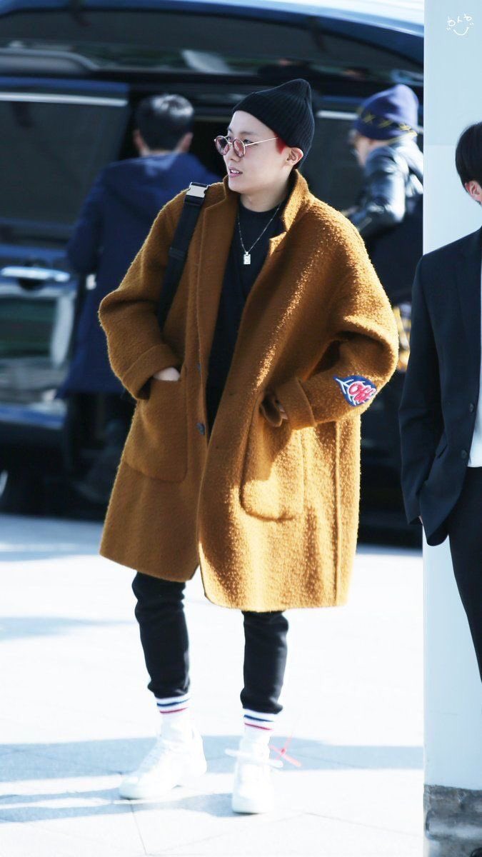 A thread of Jung Hoseok’s iconic airport fashion: