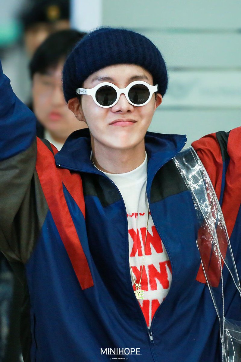 A thread of Jung Hoseok’s iconic airport fashion: