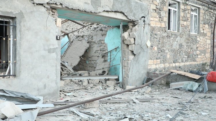 AzMissionNATO's tweet photo. Daily bombardement of #Terter city 🇦🇿 is the most intense attack on civilian settlement and most under-reported #WarCrime since the start of #Armenia '|s large-scale offensive on 27 Sep'20. #Armenia heavily bombs the city sometimes with up to 2000 shells and missiles per day. https://t.co/GY7gvRuurf
