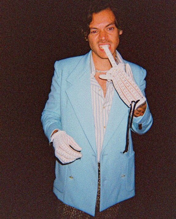 7Osharry's tweet image. Harry Styles is the only man in the world