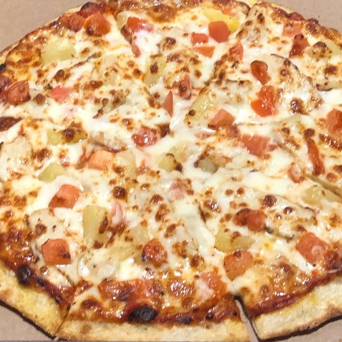 DineSIUE's tweet photo. This week only:  Try the new Chicken Delight pizza! This pizza is made to order with our fresh artisanal crust, sauced with Paavos red sauce, mozzarella cheese, chicken, pineapple and tomatoes.  Paavos is open Monday - Friday 10a.m.-8:30p.m. and Saturday and Sunday 12-7:30p.m. https://t.co/vrBmrwCsBy