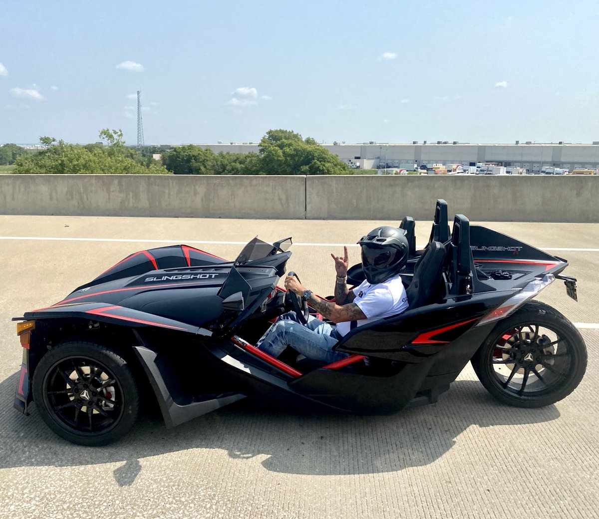RRRawlings's tweet photo. I’ve got classics, motorcycles, and some luxury cars in my garage, but I still felt like something was still missing. Then it hit me, I need the #SlingshotEffect in my life! Check out the latest addition to my collection 😎 @Slingshot #PolarisSlingshot https://t.co/MRmZnUK6So