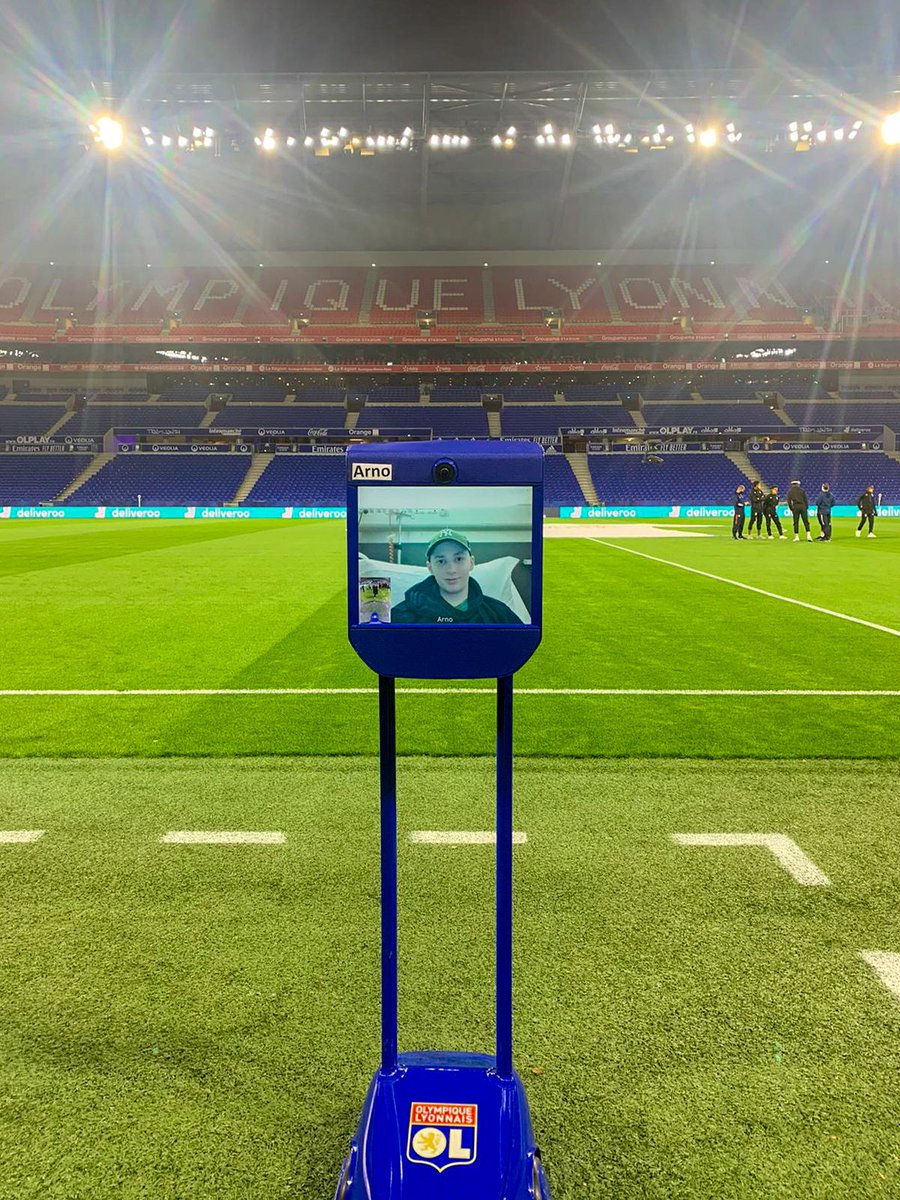 OLFondation's tweet photo. Arno a vécu les coulisses de la victoire de l'@OL face à Monaco au @GroupamaStadium. Le jeune supporter âgé de 15 ans a pu échanger avec les joueurs depuis le @CLCCLeonBerard grâce à notre robot de téléprésence ❤️💙🦁
#sOLidaire #JouonsLaCollectif https://t.co/xj3cetmEx4