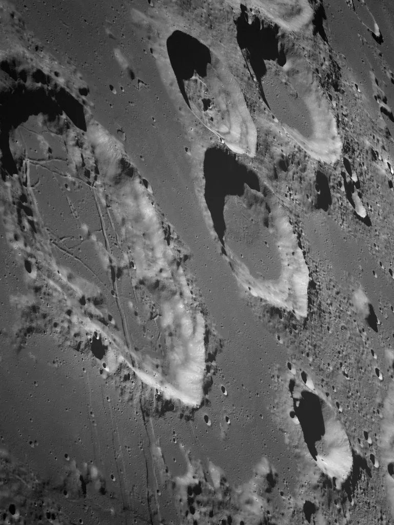 TSahil07's tweet photo. NASA telescope uncovers definitive evidence of water on the moon..
#Nasa #Moon #SpaceX
#tech #technology
#life #lifeonmoon #wateronmoon #TREASURE #American #Video #like #RETWEEET https://t.co/Fp0VLshxJ1