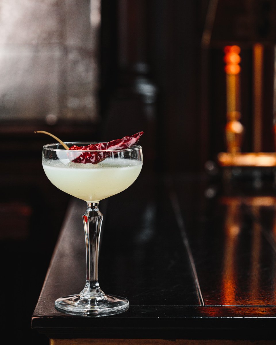 Grandpacific_uk's tweet photo. An acquired taste, the Smooth Chillitini.

Kaffir Lime Gin, Sagatiba Pura Cachaça, Poppy Syrup &amp; Lime Juice.

This stylish cocktail is the perfect winter warmer for those who like an added hint of spice https://t.co/wL73c1Xkts