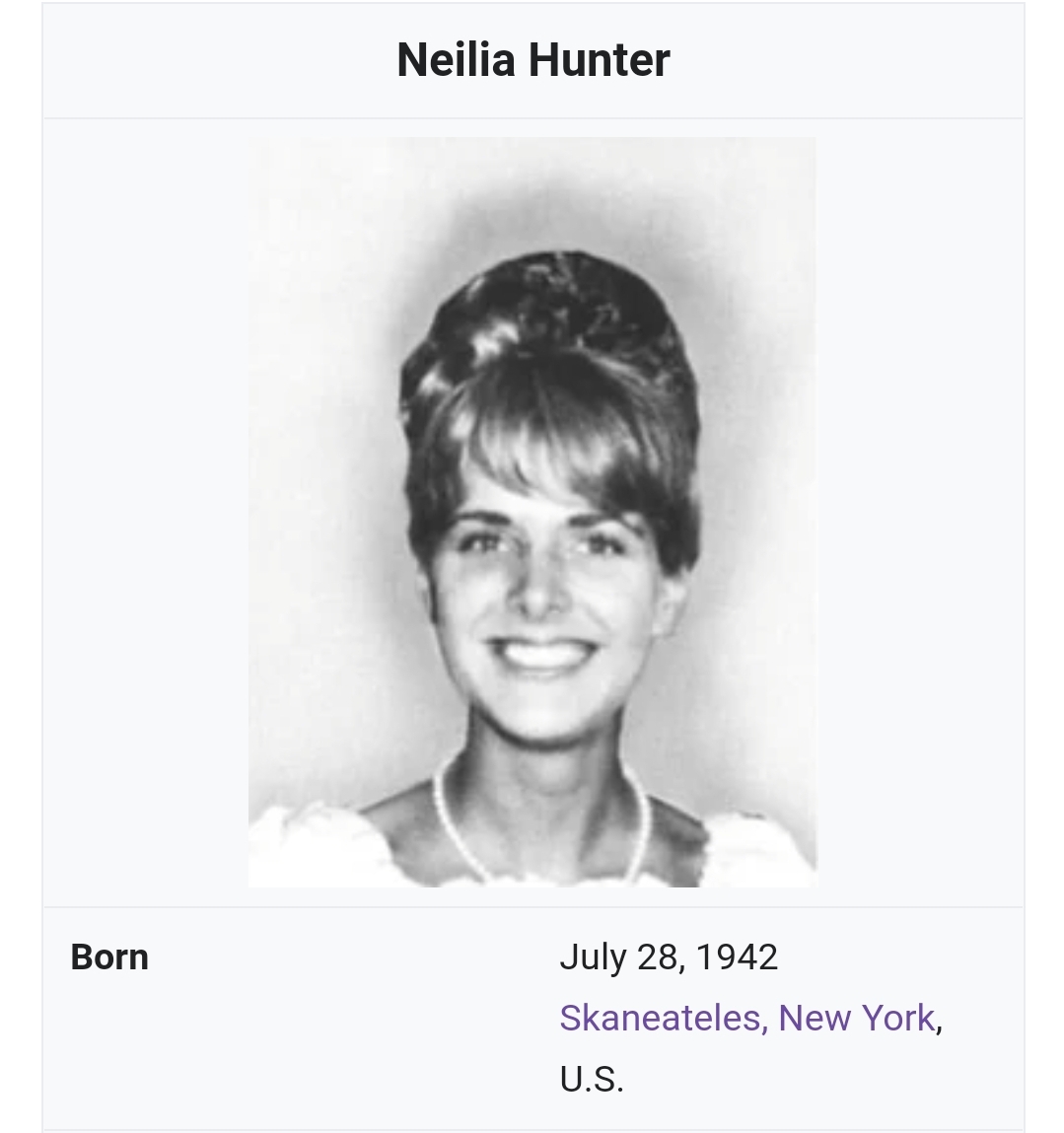 Weaponized Autists found that the tattoo is of the Finger Lakes in upstate NY, which is meaningful to Hunter because it& #39;s where his mom, Neilia, was from (born in Skaneateles, NY). 2/ https://en.wikipedia.org/wiki/Neil...