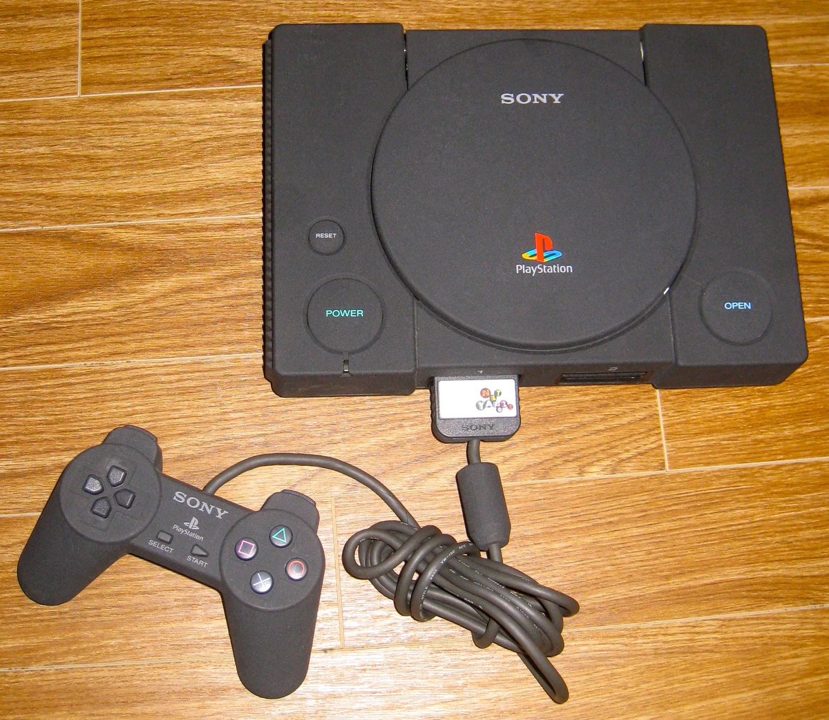 ColonelFalcon's tweet photo. 𝘿𝙚𝙫𝙚𝙡𝙤𝙥𝙚𝙧𝙨 𝙆𝙞𝙩 𝙤𝙛 𝙩𝙝𝙚 𝙙𝙖𝙮

#PS1day

I regret never buying a Net Yaroze when they were a little more affordable. If you know this system you’ll know that it has a sort of velvety feel to it. Some will say dolphin skin like. Raise your hands if you have one! https://t.co/xh40SGHmkz