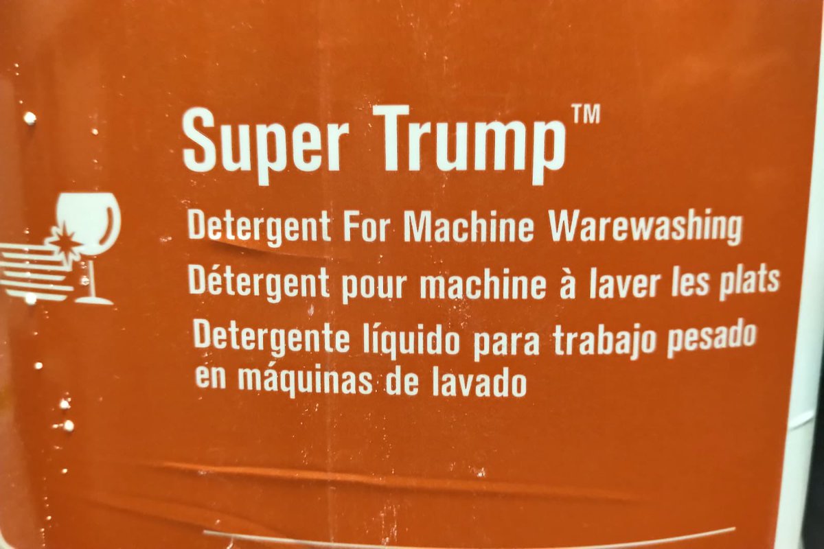 BarkingParrot's tweet photo. We wouldn’t even give him a job as a dishwasher after November 3rd 😷#DumpTrump2020 https://t.co/QNp6g1zarw