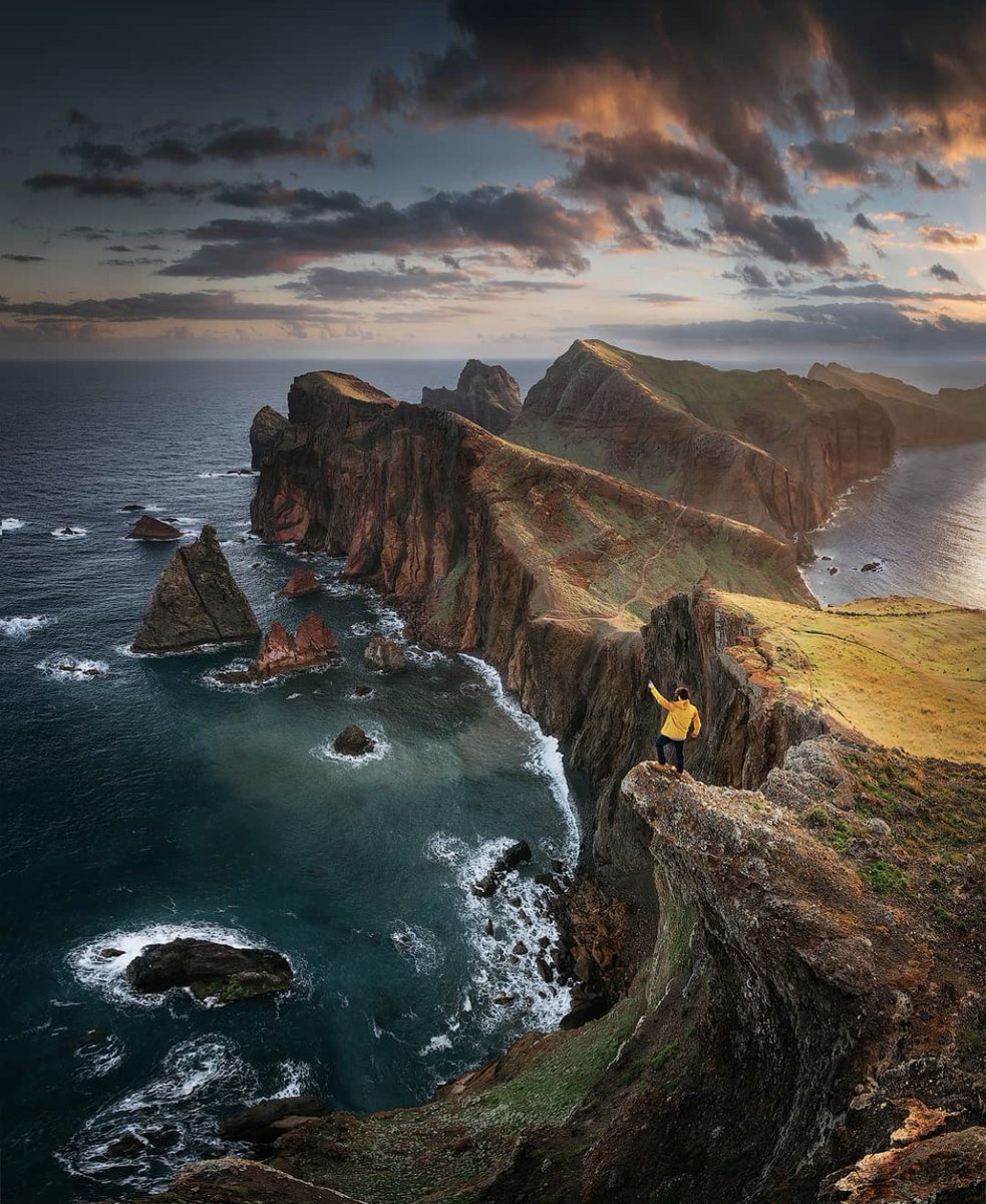 The most beautiful views in Portugal 🇵🇹 Photo by @tomashavel https://t.co/BR0f5ePMNn