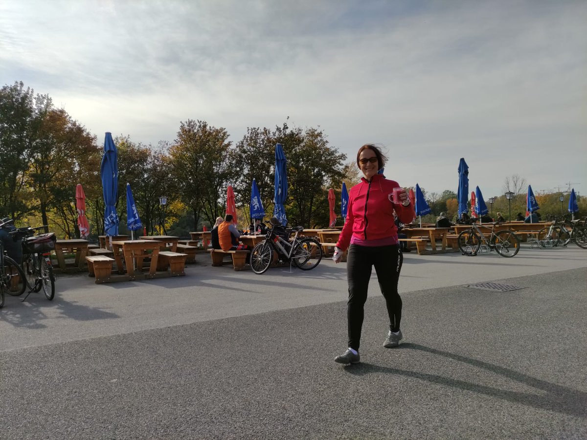 ChNeumeyer's tweet photo. Österreichischer #Nationalfeiertag schön ruhig mit #Rad auf der Wiener #Donauinsel bei einem guten Glaserl steirischen #Schilcher #Sturms. Habt es schön 🚲🚴😊 #wienliebe https://t.co/LWDSJvbEus