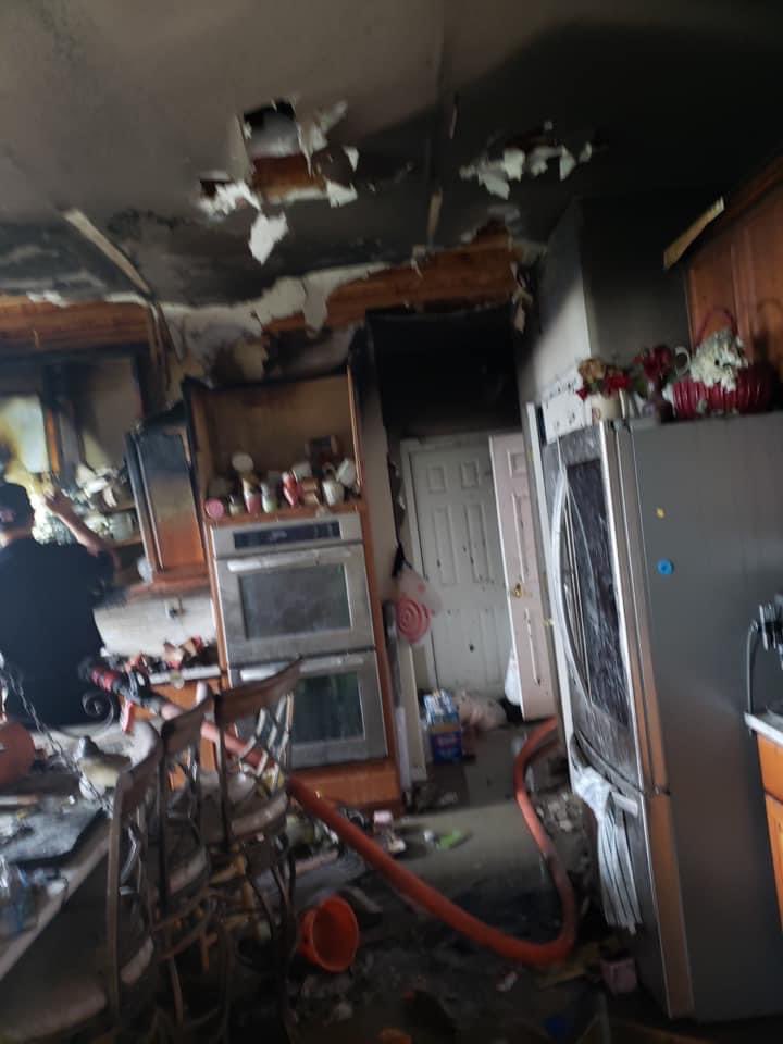 EBIFC_'s tweet photo. On Saturday units 801, 803, 809, 811 and units from District 1 assisted us in a quick knock of what originally came in as an oven fire. Thank you to our neighbor Districts and @EBpolicedept for your hard work and assistance. #NJFire #OneEB https://t.co/iR3DS9eqh1