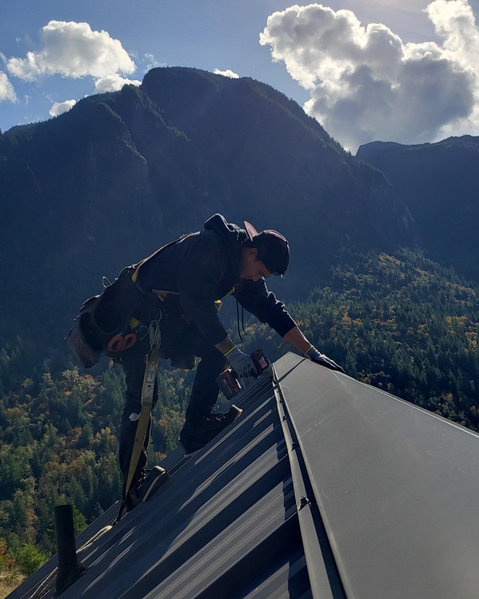 Our technicians go above and beyond to secure customers' homes from pests -- rain or shine, mountains to the sea, we'll keep your home bug- and rat-free. Call us now at 425-482-2100 for THE best pest control around Seattle! #pestcontrol #seattle 🕷️🐀🐜⛰️🌦️❄️