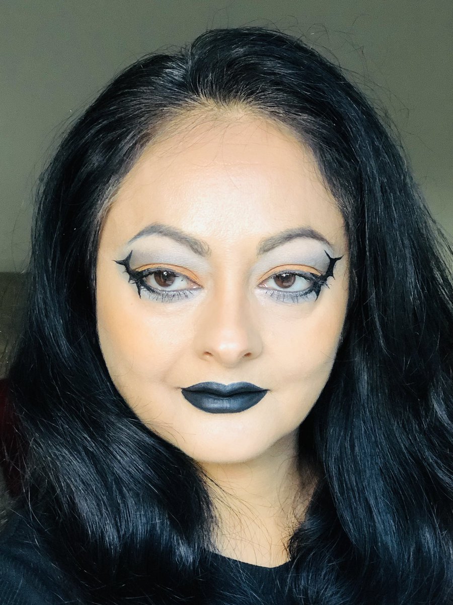 Glam Halloween bat eyelook for the ladies @TheFriaryCentre <a href="/FestivalPlace/">Festival Place</a> <a href="/FamiliesSWLon/">Families South West</a> <a href="/westfieldstrat/">Westfield Stratford City</a> <a href="/westfieldlondon/">Westfield London</a> #surreymakeupartist #londonmakeupartist #guildfordmua #wokingmua