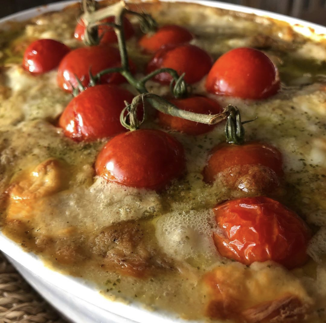 MightyVine's tweet photo. This week's #MightyChef this Monday is Mark from New Food Studio! This casserole of meatballs in pesto béchamel, fresh mozzarella topped with roasted MV cherry tomatoes looks 😍 😋 https://t.co/cblywF0Tna