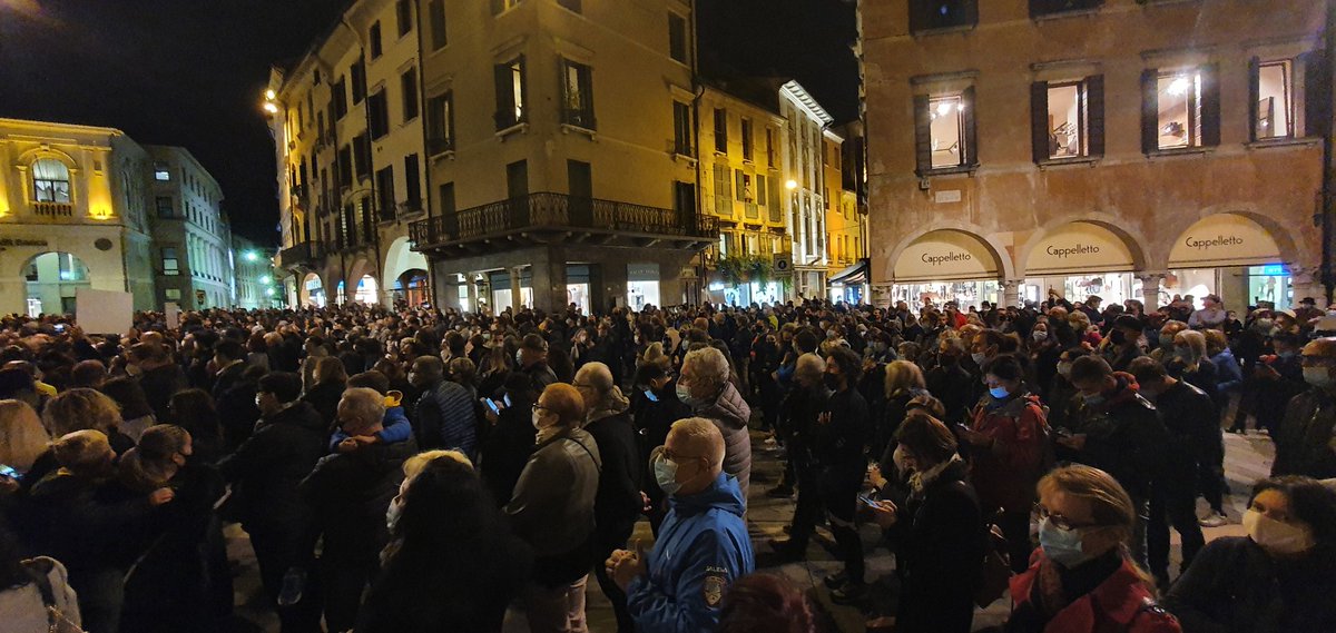 lucadotto's tweet photo. #Treviso ora. 
#nolockdown 
#coronavirus https://t.co/nt1BBYIlgV
