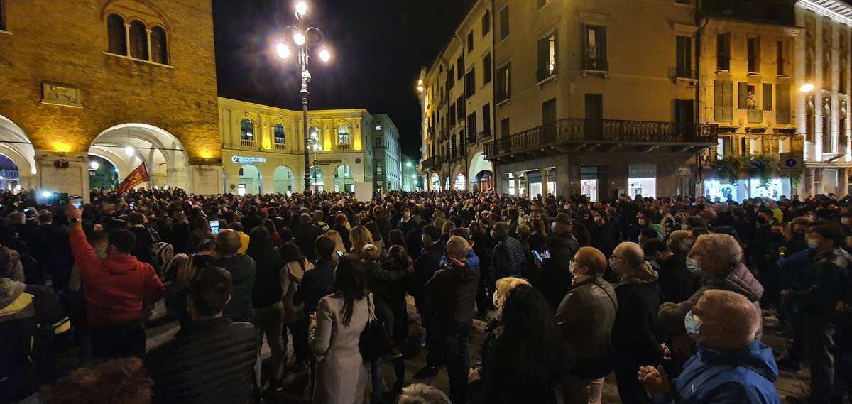 lucadotto's tweet photo. #Treviso ora. 
#nolockdown 
#coronavirus https://t.co/nt1BBYIlgV
